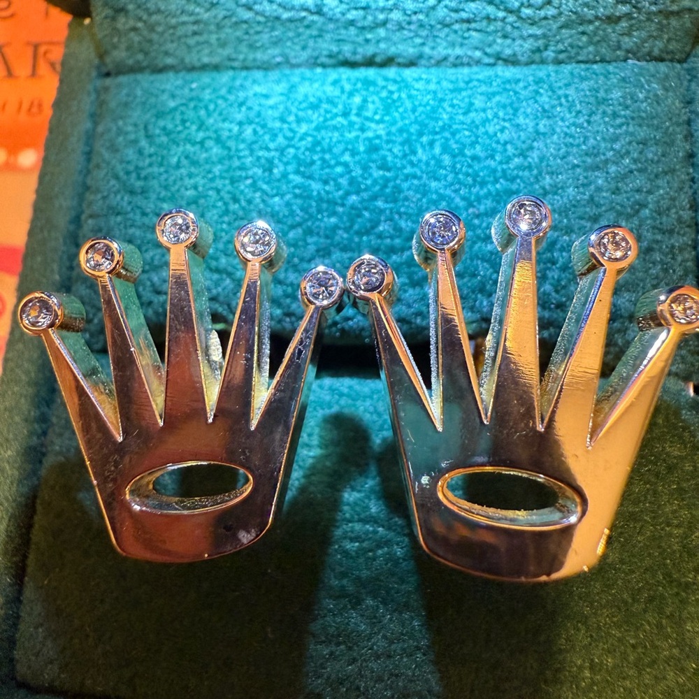 Gold plated crowns with 10 Natural diamonds